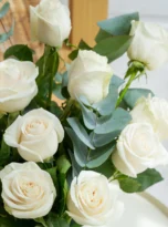 35-white-roses-vase-flowers-in-belek-3.webp