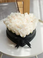 white-roses-heart-box-arrengement-flowrs-in-bogazkent.webp